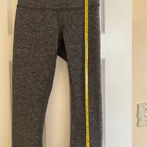 LULULEMON leggings/size 6/Heather black/ style Take A Hint 7/8